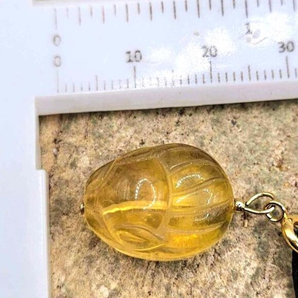 Adorable Nature Yellow Fluorite Sleeping Nine Tails Fox Pendant Necklace - Picture 3 of 10